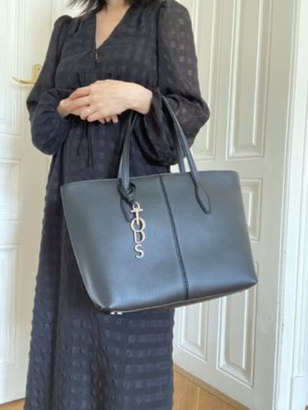 TOD'S ☆ A4 サイズ 収納可能 レザートートバッグ