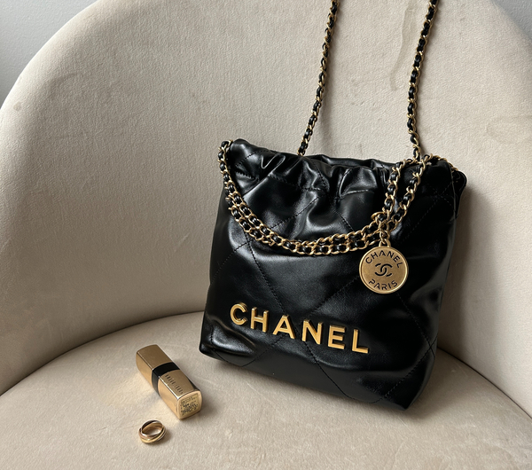 シャネルの2大アイコン「CHANEL22」と「CHANEL25」どっちがおすすめ