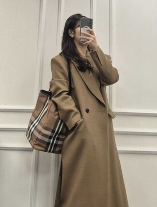 バーバリー バケットバッグ ASHYBY MEDIUM BIRCH BROWN 81021881