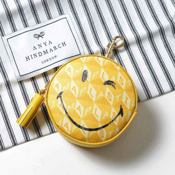 国内発送 ANYA HINDMARCH キーチャーム EarPodsPouchWink 194266