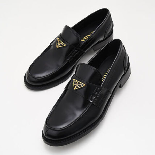 【国内即発】PRADA ブラッシュド レザー ローファー