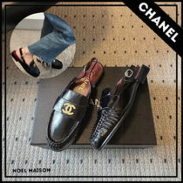 モードな足元♪【CHANEL】ローファー