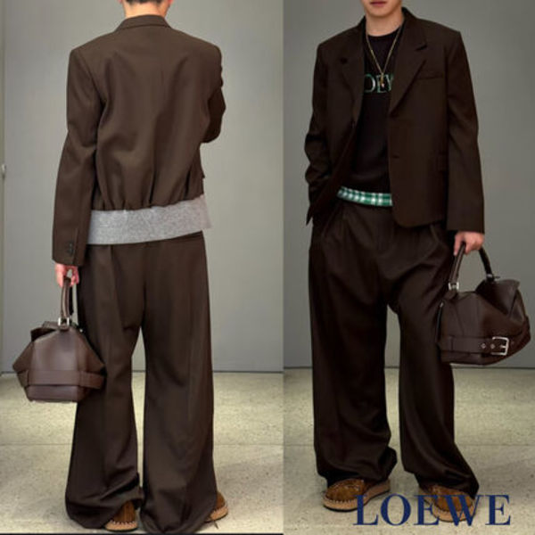 バックデザインがスタイリッシュ《LOEWE》ウールジャケット