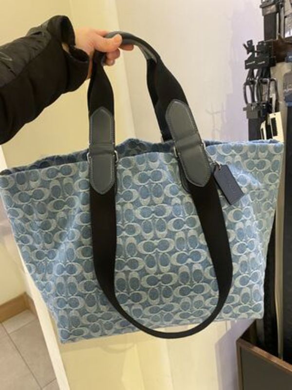 【大容量】COACH スモール ツアー トート シグネチャーデニム