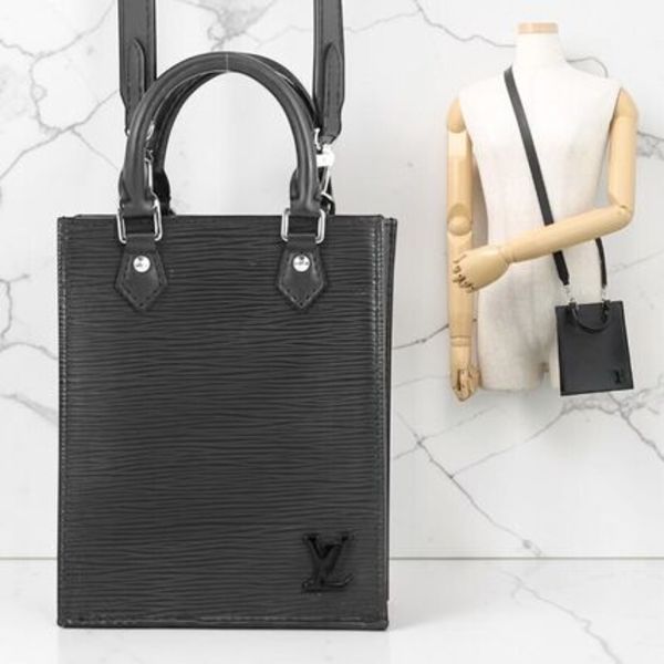 LOUIS VUITTON エピ プティット・サックプラ ショルダーバッグ
