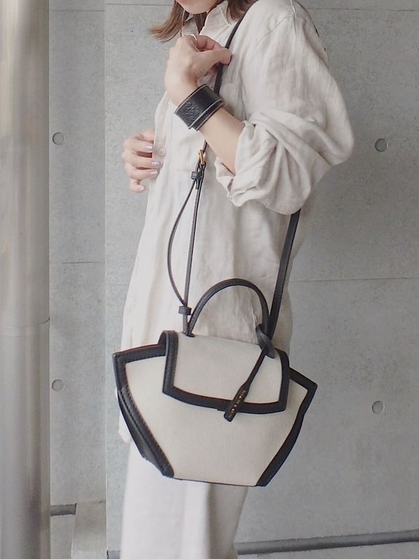 両手を開けたいときには肩かけも◎