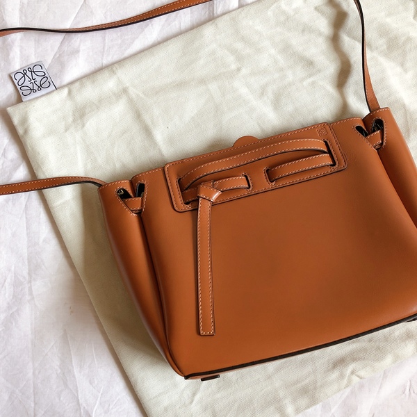 リアル購入レポ】LOEWE(ロエベ)の隠れた名品“LAZO(ラゾ)“バッグを リアル購入レポ】LOEWE(ロエベ)の隠れた名品“LAZO(ラゾ)“バッグを