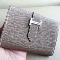 スマートな女ほど持っている?ミニ財布よりも《カードケース派》増えてます!人気ブランド4選