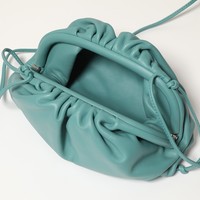 入手困難?それでも欲しい「BOTTEGA VENETA(ボッテガヴェネタ)」の美しきクラッチ『The Pouch』