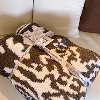 あなたはどっちのブランケットにする? 「カシウエア」or 「ベアフットドリームス」を徹底比較!