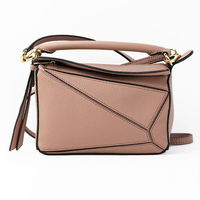 モードとベーシックの融合。LOEWE(ロエベ)の名品「パズルバッグ」の魅力に迫る|YouTubeレビュー付き✓