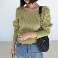 《小顔見えニット》の選び方。丸顔・面長顔etc.【顔型別】に徹底解説。