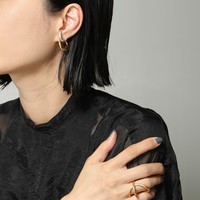 お洒落さんは取り入れてるくねっとしたアクセ。Charlotte Chesnais(シャルロットシェネ)のコンテンポラリーデザインに夢中です