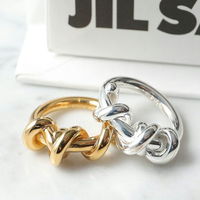 【シルバー or ゴールド】アクセサリーどっちが似合う?選び方で印象が変わる!あなたに似合うアクセサリーを徹底解説