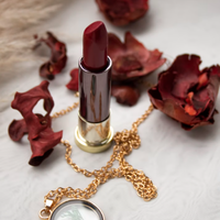 いつものミニバッグに"プラス"でムード格上げ♡おしゃれで便利な『リップケース』はいかが?