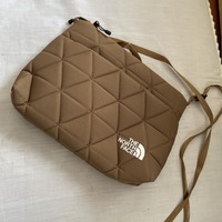 実用的・軽量!小洒落たご近所バッグが見つかる「THE NORTH FACE(ザノースフェイス)」のバッグ特集!