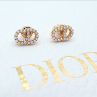 【着画あり】Dior(ディオール)・ピアス!人気デザイン6選-【レディース・メンズ向け】や安く買えるアウトレット情報まで網羅!