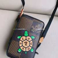 【ラグジュアリーブランドコレクション】 スマホ用”フォンポーチ”のススメ!!厳選8ブランド15選