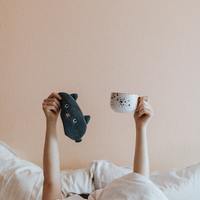 本当に必要な睡眠時間ズバリ◯時間。短い人は要注意。睡眠の「質」を上げて仕事効率UP & 《アイマスク》で極上のベッドタイムを