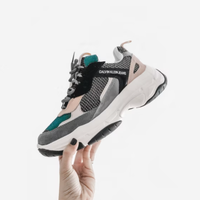 【2022年】お出掛けするなら「春スニーカー」で足元からトレンドを先取り♡|レディースブランド編