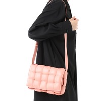 【STYLE HAUS編集部のコレ気になる】憧れの“ボッテガ”がデイリーユースできちゃう!モードな『ザ・パデッド テック カセット』が気になる