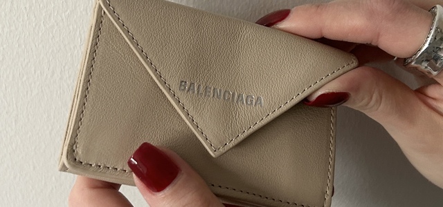 BALENCIAGA♡三つ折りミニ財布 愛用レポ】コンパクトなのに大容量!BALENCIAGA(バレンシアガ)ペーパー