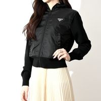 春アウターにぴったり♡10万円以下で買えるPRADA(プラダ)のナイロンジャケットがお得可愛い!