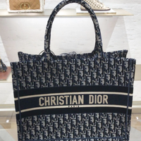 【BUYMAリアル調査】Dior人気の「Book Tote(ブックトート)」は実際に何が売れているランキングTOP6!