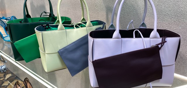 写真BOTTEGA VENETA アルコトート ≪高級感抜群≫【BOTTEGA VENETA】アルコ レザー トートバッグ