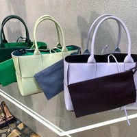 【リアル購入レポ】BOTTEGA VENETA(ボッテガヴェネタ)の『アルコトート』お仕事バッグとしてはどう?