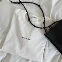 気になるあの人の購入品紹介▶Acne(アクネ)のロゴTシャツ byおしゃれインスタグラマー@macotoさん