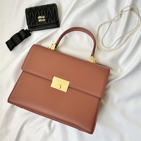 韓国ドラマに多数登場!【CARLYN(カーリン)】のバッグが高見えエレガント♡