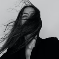 外国人風カラーはもう終わり?!美人セレブが黒髪を貫く理由♡