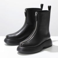 The row(ザ・ロウ)が火付け役!?「フロントジップブーツ」にみんなが虜になる理由!