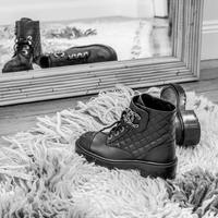 初秋から春にかけて、3シーズン活躍するショートブーツは投資価値アリ!憧れのハイブランドから選びたい♡