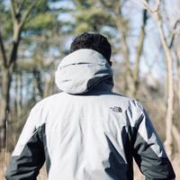 【保温・機能性徹底比較】普段使い・ビジネスシーンでも兼用できる⁉人気「アウトドアブランド」のメンズアウター6選✓