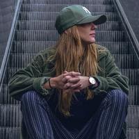 冬キャップはこう被る。定番カラーのコート別コーディネート特集