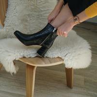 通勤にもOK!大人がキレイに見える太ヒールブーツ