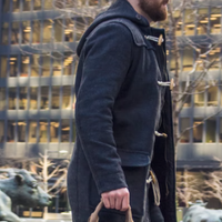 「カジュアルなのに品がある」って、シンプルにカッコいい。ハイブランドおすすめダッフルコート5選