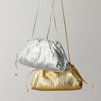 【2022SSトレンド】春コーデを輝かせる「シャイニーバッグ」が欲しい!