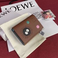 LOEWE(ロエベ)×千と千尋がコラボ!可愛すぎるお財布に注目♡