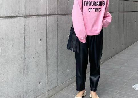 22年春マスト ロゴスウェット 大人っぽく着るコーデ術教えます Style Haus スタイルハウス