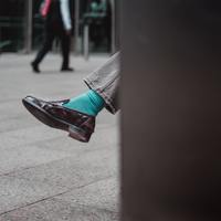 ビジネスからカジュアルまで!「メンズソックス」の正しい選び方とは?【コーデ別】