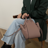 【永久保存版】どのくらい入る?LOEWE(ロエベ)のHAMMOCK(ハンモック)バッグ、3サイズを徹底比較♡❘動画レビュー付き