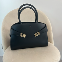 【2026年新作も!】タイムレスな「フェラガモ」人気バッグ図鑑!-海外アウトレット情報や収納力・サイズ感まで盛り沢山!