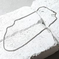 寂しい首元・手元を彩る!「大人アクセサリー」春使いのポイント