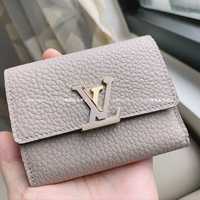 美人はやっぱりベージュのお財布にぞっこん♡