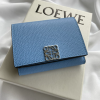 【2022年春夏新作】爽やかカラーに気分上がる♡LOEWE(ロエべ)の「お財布・ミニ財布」を一挙公開!