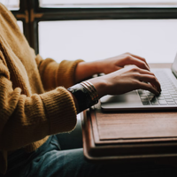 【私服OK~オフィスカジュアル向け】着回し上手になれ!リモート&出社でも“使える”アイテム4選