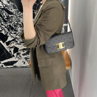 カメラバッグはもう古い?【レクタングル=長方形バッグ】がこれからの新定番!